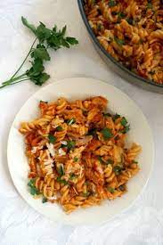 One Pot Leftover Chicken Roast Pasta A Quick And Easy Chicken Dinner Recipe For T Leftover Chicken Recipes Healthy Easy Pasta Recipes Leftover Chicken Recipes