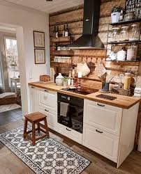 Bila digabungkan dengan ruang makan, bagian rumah yang satu ini akan menjadi ruangan yang paling sibuk karena seluruh anggota keluarga akan berkumpul, berinteraksi, dan berkomunikasi di sini untuk mempererat hubungan keluarga. Desain Interior Dapur Minimalis Dengan Karpet Maroko Dan Perabot Vintage Hadirkan Kesan Boho Chic Inspirasi Desain Rumah Terkini