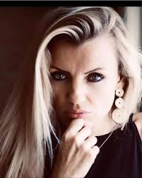 Żeby przejść tysiąc kilometrów zawsze trzeba zrobić pierwszy krok...nie ma  możliwości osiągnięcia wielkich celów bez codziennej, wytrwałej,  systematycznej pracy...ustalamy cel i wstajemy z kanapy 😎