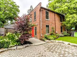 Coach houses are also known as granny flats, secondary dwellings, backyard homes, tiny homes, garden suites and guest houses. 3 700 Per Month To Live In A Refurbished Coach House In Dufferin Grove