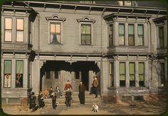 Captured America In Color From 1939 1943 Plog Photo Blog Colorized Photos Tenement American Gothic