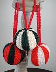 Knitted christmas lights ornaments pattern. 9 Knitted Christmas Ornaments Allfreechristmascrafts Com