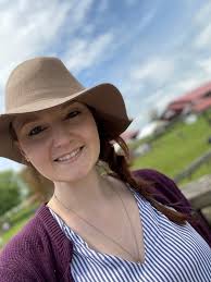 Are there any pet groomers available today in Boone County?