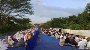 Meskipun ibadah sunnah muakkadah, rasulullah saw tidak pernah meninggalkannya setiap tahun dua kali. Shalat Idul Fitri Hukum Tata Cara Dan Tempatnya Sesuai Sunnah Nabi Pwmu Co Portal Berkemajuan