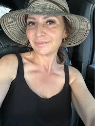 Hello coming to Destin this afternoon for my Birthday. Looking for  recommendations for a good place to eat lunch...nothing too fancy as I'll  have my two year old with me 😊 TIA