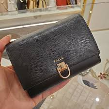تمت استضافته في بث almakhraz_almdar! Shop Furla Mimi 2021 Cruise Plain Leather Folding Wallet Small Wallet Logo Wp00082 Ax0295 1007 O6000 By Ocealani Buyma