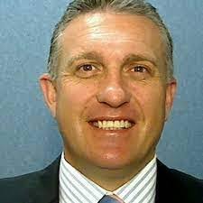 Darren Curtis's Instagram, Twitter & Facebook