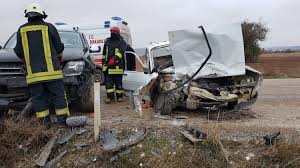 Konya'da otomobilin bariyerlere çarpması sonucu 2 kişi öldü, 1 kişi yaralandı. Konya Da Trafik Kazasi 1 Olu 2 Yarali