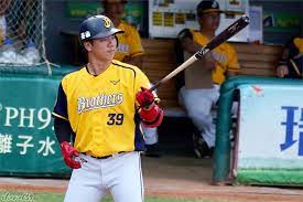 90 個讚 0 則留言 instagram 上的詹欸的 chana039 200726 打擊之前最喜歡扶球棒的動作了這週打擊也是加油來一切都沒問題的 中信兄弟