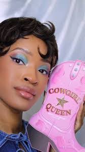 Alexis Lorah's Instagram, Twitter & Facebook