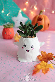 Dieser artikel liefert eine einfache methode, mit der du deine modelliermasse und skulpturen mit. Blumentopfchen Selber Machen Gespenst Fur Halloween Kawaii Tina Hase Diy Blog