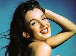 Wowwww Nunca Me La Imaginaria Asi Morena Y Sin Sus Bucles Linda Linda Dark Brown Hair Norma Jean Young Marilyn Monroe Marilyn Monroe
