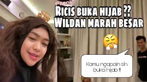 Dalam video, ria ricis mengungkapkan bahwa dirinya pertama kali memutuskan untuk berhijab pada tahun 2013 atau saat pertama kali duduk di bangku kuliah. Ricis Buka Hijab Wildan Marah Prank Youtube