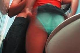 Discoteca clothed sex escort fatto in casa in clothes night club outside pubblico punto di vista real sex sex in the toilet. Sesso Nei Bagni Di Scuola Ogni Giorno Al Cambio Dell Ora Ecco Il Mondo Delle Baby Doccia