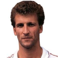 Robert Llorens's Instagram, Twitter & Facebook