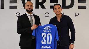 Wander luiz absen karena mendapatkan hukuman kartu merah ketika melawan persebaya surabaya pada laga perempat final, sementara ezra walian tak bermain karena mengalami cedera. Officially Dressed As Persib Ezra Walian Will Be Combined With Beckham