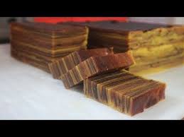 Kue yang termasuk dalam kategori kue basah ini menggunakan dua kue lapis surabaya ini juga satu satunya kue lapis yang menggunakan bahan olesan ( antara lapisan, itulah sebabnya kenapa saat di gigit ada cita rasa. Cara Membuat Kue Lapis Legit Warisan Mama Mom Lia S Kitchen Youtube Lapis Legit Kue Lapis Resep Cake