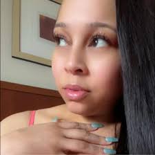 Does anyone else's kitten stink?! My kitten smells like butt and I  genuinely don't know what to do😭 I have sprays, I try to keep her paws  clean after using the litter