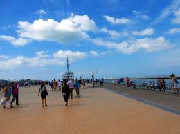 Zeedijk is ideal for a stroll along the wide sandy beach (strand van nieuwpoort) on the north sea, offering a variety of restaurants, coffee shops, and hotels throughout the path. Sehenswurdigkeiten Ferienwohnungen Und Hauser In Nieuwpoort
