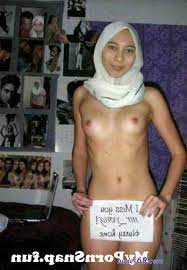 Jilbab nude pics - 18 photos