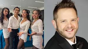 Escuela Primaria “Solidaridad” entrega tabletas electrónicas evento  director institución alumnos maestro