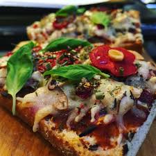 Pizza Baguette Deluxe Rezept Chilirezept De Rezept Rezepte Italienischer Pizzateig Pizza Teig