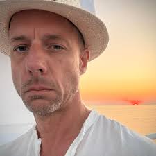 Can I resize the mixer window