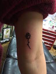 Small Rose Tattoo On Upper Arm In Berlin Small Rose Tattoo Tattoos Small Tattoos