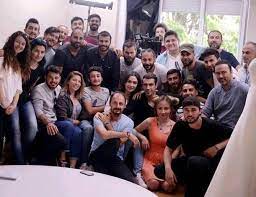 He decides to combat with the criminals in this world of crime and collaborates with cem. Dear Siyah Beyaz Ask English Albanian Subtitles Facebook