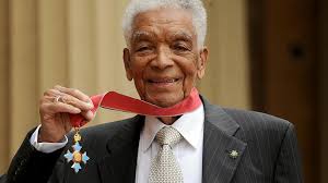 Volgens de bbc voelde de acteur zich al geruime tijd niet goed. Acteur Earl Cameron Op 102 Jarige Leeftijd Overleden Rtl Boulevard