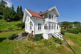 Drømmer du om å bo i en strøken sveitservilla fra 1883 som er pusset opp etter alle kunstens regler? Pin On D R E A M H O U S E S