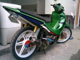 H kawasaki ποτέ δεν έκανε συμβιβασμούς σε ότι αφορά στην απόδοση και στον «μάχιμο» χαρακτήρα των μοτοσικλετών της! Modifikasi Motor Kawasaki Zx 130 Dunia Otomotif 2020