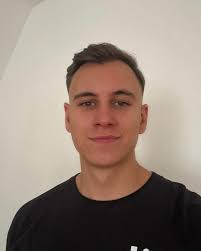 Hey:) Ich bin Lisa Spengler und seit März Teil des Teams👋 Nachdem ich im  Juni 2023 mein Staatsexamen abgeschlossen habe, habe ich parallel zur  Bachelorarbeit im Krankenhaus gearbeitet. Seit Januar diesen Jahres