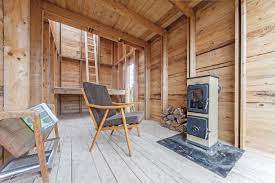 zufluchtsort mit aussicht holzturm von jan tyrpekl cabin design small modern cabin modern cabin design