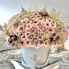 When you think of los angeles, you think of the hollywood stars and the bustle of a city bursting with hopes and dreams. Lady Lux Jlf Los Angeles Florist