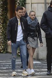 Ester expósito y álvaro rico se conocieron a principios del año 2018 cuando fueron seleccionados como parte protagonista de élite, uno de los fenómenos españoles más potentes de netflix. Ester Exposito And Alvaro Rico Out In Rome 2018 12 03 Celebskart