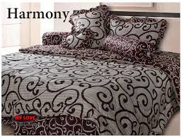 Karena mayoritas pembeli sprei adalah wanita maka sangat wajar jika mereka tertarik dengan motif bunga. Sprei My Love Edision Home Facebook