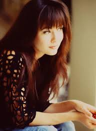 Her father worked in a bank, while her mother owned a beauty parlor. 90s Shannen Doherty Was Perfect 9gag