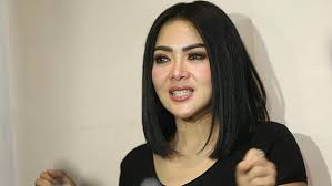 Sedang ingin memotong rambut menjadi pendek dan butuh referensi? Syahrini Dan Sederet Artis Cantik Dengan Rambut Pendek Fimela Line Today