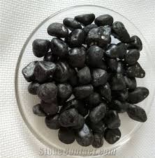 Our pebbles are perfect for dressing lawn borders & raised beds, for decoration in an ornamental water feature or fish pond, but please check the stone type before ordering as some limestone based materials may alter a pond ph. Natural Stone Dyed Black Garden Decoration Pebbles From China Stonecontact Com