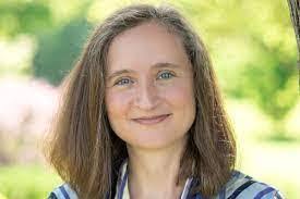 Kari Peltier's Instagram, Twitter & Facebook