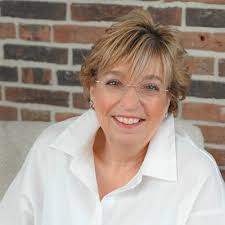 Een nieuw hoofdstuk begint! Na jaren met veel liefde en passie mijn salon  te hebben gerund, is het tijd voor een nieuwe stap. Per 1 april sla ik een  andere weg in.