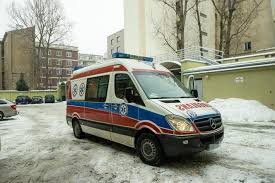 Sanitariusz zostaje zaatakowany przez mężczyznę w karetce. Tragiczna Kolizja Karetki Z Osobowka Pacjent Z Ambulansu Zmarl Nowe Fakty Warszawa Super Express