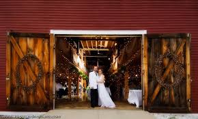 Smith Barn Peabody Ma Brooksby Farm Ma Wedding Venues Rustic Country Wedding Farm Wedding