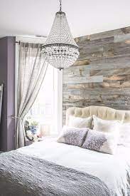 20 Bedroom Chandelier Ideas That Sparkle And Delight Decoracion De Paredes Dormitorio Decoracion De Dormitorio Matrimonial Revestimiento De Paredes Interiores