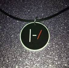 I know it's over i was born a choker nobody's comin' for me. Circle Symbol Twenty One Pilots Choker Circle Symbol Tattoo Choker Necklace Tattoo Choker