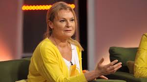 Elképeszt fordulatot vett az álarcos énekes! Hegyi Barbara Eszenyi Ugy Gondolta A Vigszinhaz Az O Lakasa Es Mi Mint Cseledek A Nappalijaban Randalirozunk 24 Hu