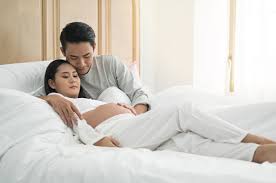 Bolehkah hamil ketika melakukan hubungan intim ketika haid. 6 Tips Posisi Aman Berhubungan Saat Hamil Tua