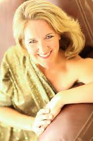 Beth Lichtenstein's Instagram, Twitter & Facebook