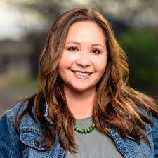 Stephanie Smart's Instagram, Twitter & Facebook